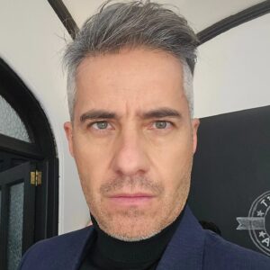 Moisés Arizmendi Instagram - #shootinday pronto lo verán.  Gracias equipo @makeitprensa mil gracias  @linaglow