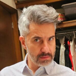 Moisés Arizmendi Instagram - Cara de Y yo porqué? Porqué? A ver dime porqué?