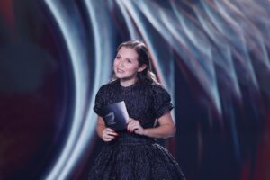 Molly Manning Walker Instagram - “MOLLY DON’T LOOK AWKWARD” 🥶
Discovery award for best debut.
Thank you @europeanfilmacademy ❤️

How To Have Sex in @odeoncinemas this week.

@rosefordestudio @fengchenwang