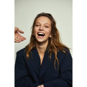 Molly Windsor Instagram - @1883magazine Thanks for the chat about #Traces and @makeupthefilm 📷@joshshinner 👗@oliviajonesstyle & @__nadinep
💁🏼‍♀️(& 🖐🏻)@fabionogueira 💋@justinejenkins