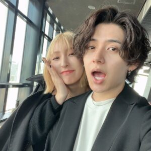 Momo Ogata Instagram - プロポーズしてくれた日のデート💍
東京タワーに二人で上ったよ🥰

ちょっと大人っぽい格好で大人なデートしました😚

カーシーありがとう☺️

最後はお友達にお祝いしてもらった日の！

#誕生日　#カップル　#夫婦