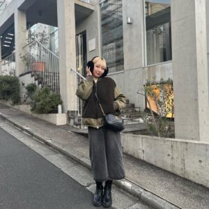 Momo Ogata Instagram - イヤーカフ想像以上にあったかい🖤

この日は普段しない系統のファッションだったけど
金髪によく似合ってて良い感じ🎀

#ファッション #金髪 #패션  #옷스타그램 #오오티디 #冬コーデ
