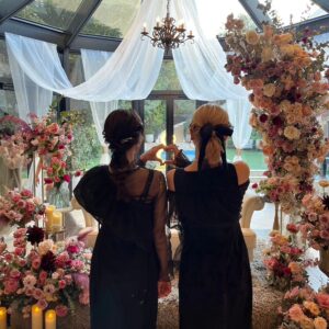 Momo Ogata Instagram - 結婚式にお呼ばれした日🖤

ヘアセットはいつもお世話になってるuniの
@uni__minami さんにやっていただきました🥲

髪短いのにアップにしたくてお願いしました🥹
すごく可愛く仕上げてもらったっ♪

たからちゃん(@chaya_takara_ )と一緒に行ってきたよー！　

#ヘアセット #結婚式 #ボブ #ミディアム #ヘアアレンジ