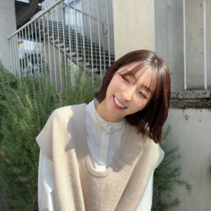 Momo Ogata Instagram - スマホ変えてカメラフォルダ日付ぐちゃぐちゃで色んな写真出てくるねんけどやっぱりロングいいなあーーーーってなってる🙄

みんなはどれが好き？？

#金髪ボブ #黒髪ロング