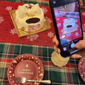 Momo Ogata Instagram - クリスマスが終わったら一気に年末感すごい🥺
この年の瀬すごく寂しい気持ちになるのにめちゃくちゃ好きなんよなあ〜🫢

#年末 #師走 #もう1週間もない　🥺