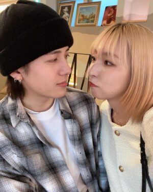 Momo Ogata Instagram - カーシーと新大久保行った時の🤳💓

ジャケットかっちりするけどデニムに合わせると程よくて◎
🏷 @lauir_official 

最後の写真撮るの苦労した🫢🫢笑
目合わせたら恥ずかしくて笑ってもうて全然撮られへんかった←

#lauir #pr #ジャケット #新大久保 #デート #데이트 #신오쿠보