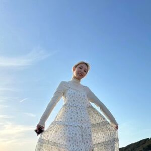 Momo Ogata Instagram - 久しぶりに海辺行ったけど波の音いいよね～🌊

ワンピースめちゃくちゃ楽ちんだし海との相性抜群だった🫶

🏷️ @alleybywcloset 

#alleybywcloset #ワンピース #春コーデ #千葉