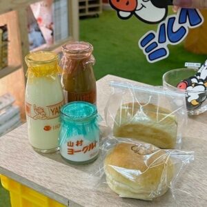 Momo Ogata Instagram - 昨日は仲良しあやか（@aya_511ka）と渋谷駅地下にある
Hanako Stand Shibuyaに行ってきたよ〜🥛

牛乳の種類が豊富でパンもとても美味しかった🥐

コーヒー牛乳とかフルーツ牛乳もあるから
牛乳苦手な方もおすすめ🫶

@hanako_stand 

#hanakostand #しぶこ #pr