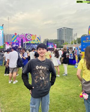 Mon Hatsawatchon Wongsrisai Instagram - Hello Monster Music Festival🎤🥁🎶✨เทศกาลดนตรีสุดปังใจกลางกรุงเทพ! บอกเลยว่าเดือดมากกก ไม่ผิดหวังเลยศิลปินมีแต่วงโปรด วงดัง ศิลปินเยอะแบบจัดเต็มสุดๆๆ‼️🔥🔥 ที่ชอบมากคือมีเหล่ามอนส์เตอร์ในงานน่ารักมากกก👾 สนุกมากปีนี้ใครไม่ได้มา บอกเลยว่าปีหน้าห้ามพลาด❤️🥰

#MonsterMusicFestival2023 #เทศกาลดนตรีที่ใหญ่ที่สุดในกรุงเทพ