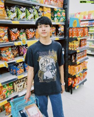 Mon Hatsawatchon Wongsrisai Instagram - 🛒🚶🏻‍♂️