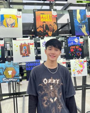 Mon Hatsawatchon Wongsrisai Instagram - Hello Monster Music Festival🎤🥁🎶✨เทศกาลดนตรีสุดปังใจกลางกรุงเทพ! บอกเลยว่าเดือดมากกก ไม่ผิดหวังเลยศิลปินมีแต่วงโปรด วงดัง ศิลปินเยอะแบบจัดเต็มสุดๆๆ‼️🔥🔥 ที่ชอบมากคือมีเหล่ามอนส์เตอร์ในงานน่ารักมากกก👾 สนุกมากปีนี้ใครไม่ได้มา บอกเลยว่าปีหน้าห้ามพลาด❤️🥰

#MonsterMusicFestival2023 #เทศกาลดนตรีที่ใหญ่ที่สุดในกรุงเทพ