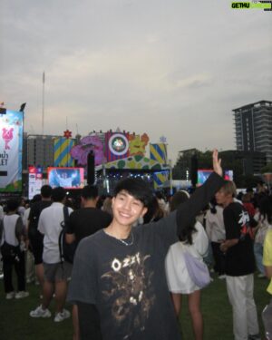 Mon Hatsawatchon Wongsrisai Instagram - Hello Monster Music Festival🎤🥁🎶✨เทศกาลดนตรีสุดปังใจกลางกรุงเทพ! บอกเลยว่าเดือดมากกก ไม่ผิดหวังเลยศิลปินมีแต่วงโปรด วงดัง ศิลปินเยอะแบบจัดเต็มสุดๆๆ‼️🔥🔥 ที่ชอบมากคือมีเหล่ามอนส์เตอร์ในงานน่ารักมากกก👾 สนุกมากปีนี้ใครไม่ได้มา บอกเลยว่าปีหน้าห้ามพลาด❤️🥰

#MonsterMusicFestival2023 #เทศกาลดนตรีที่ใหญ่ที่สุดในกรุงเทพ