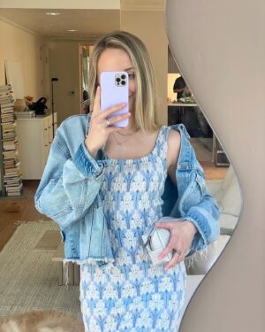 Monette Moio Instagram - When your phone cases match your outfits 🤌🏼 @get.casely  #casely