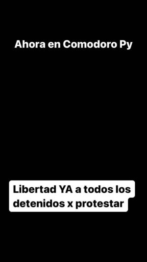 Mónica Cabrera Instagram - El ESTADO DE SITIO está impuesto de facto. Empiezan a quitarnos derechos constitucionales. Para aterrorizarnos y obligarnos a quedarnos encerrados en nuestras casas. Doctrina Burrrrrich.
#Repost @elproferomero 
——