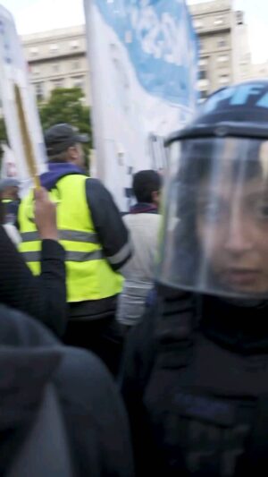 Mónica Cabrera Instagram - #Repost @futurockok 
——
“No hay nada más aterrador que la arbitrariedad”

👉En el día de ayer y después de la concentración en Plaza de Mayo, la jueza Servini liberó a 11 de los 16 detenidos en la represión en el Congreso. 

La cobertura de @juliamengo 📍