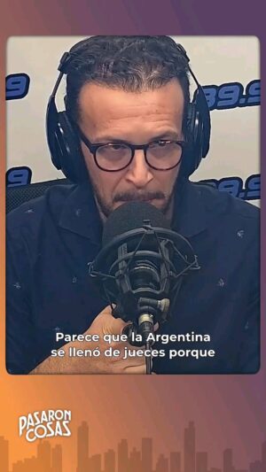 Mónica Cabrera Instagram - #Repost @aleberco 
——
🎙 Los detenidos y detenidas durante la marcha contra la Ley Bases esperan ser liberados mientras son juzgados en los medios de comunicación y usados por el gobierno para desalentar futuras protestas.

⏯️ Escuchá el editorial completo en el podcast de @pasaroncosas899 en Spotify o en el canal oficial de YouTube de @radioconvos899