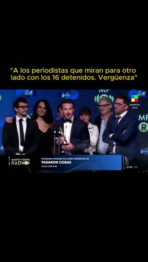 Mónica Cabrera Instagram - #Repost @arrepentidos.lla 
——
Alejandro Bercovich en los Martin Fierro.