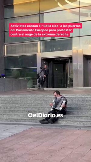 Mónica Cabrera Instagram - #Repost @eldiarioes 
——
Pocos minutos después de las estimaciones del Parlamento Europeo que parecen confirmar el auge de la extrema derecha, que se impone en países como Francia o Austria, activistas de la plataforma Avaaz se han congregado a las puertas del Parlamento Europeo para cantar el himno de la resistencia antifascista Bella Ciao y posteriormente el himno de la UE 

 
#europa #política #bellaciao #unióneuropea #ue #internacional