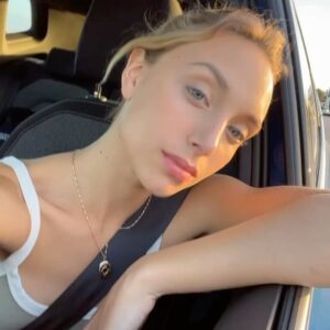 Mónica Mara Instagram - La vida últimamente 🧚🏻✨💘🫰🏼🌺