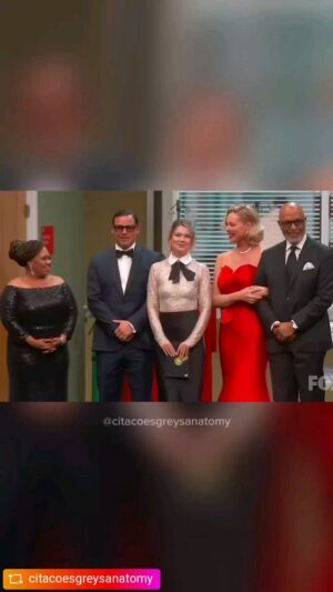 Mônica Rossi Instagram - Hoje não venho falar sobre #greysanatomy !

Hoje venho falar da imensa tristeza por ver a profissão, que é a única fonte do meu sustento,  sendo extinta a cada dia. 
Dentre as categorias na arte de interpretar, a Dublagem sempre representou um porto "menos inseguro" para aqueles que ela abraçava. A Dublagem era uma mãe. Não foram raras as vezes em que atores de TV e Teatro, em suas entressafras profissionais, procuraram um espaço na Dublagem. 
Com a Dublagem consegui a tranquilidade de ter a minha casa própria, formei minha filha, fiz viagens maiores que meus sonhos. Com a Dublagem sempre tive acesso aos melhores planos de saúde e por causa da Dublagem, e só dela, tive o privilégio de participar de projetos grandiosos como #tvcolosso e, consequentemente, tive durante anos o tão sonhado "crachá da @tvglobo. 
Nesses mais de 40 anos de profissão presenciei todos os avanços tecnológicos  que realmente representaram avanços. É claro que com as mudanças algumas funções técnicas foram extintas mas o mercado reabsorveu todos que se atualizaram. Houve essa chance. 
Hoje, às vésperas do Dia do Dublador, me deparo com esse vídeo e não sei se foi produzido com as vozes originais. (me parece que não). Só o que me vem à cabeça é: e agora??????
Não vejo como inibir esse processo do uso da voz original transformada pela IA.
Sem vitimismo ou falsa modéstia, pergunto quem aí vai preferir ouvir a minha interpretação a ouvir a Merryl Streep , por exemplo. 
Competir com a máquina que "cria" vozes é páreo pra mim, eu super me garanto!  Mas compretir com trabalhos brilhantes das atrizes que eu dublo, gente....Sem chance! 
E aí, mais uma vez eu pergunto: e agora?????

#dublagem #dublagemviva #perspectiva #futuroincerto #ofuturoehoje #naomecalem #alobrasilia

#REPOST @citacoesgreysanatomy 

🎙️ dublagem realizada por IA

SIGA TAMBÉM ⤵️ 
@greysabc 
@ellenpompeo 
@televisionacad 
@therealjamespickens 
@katherineheigl 
@officialjustinchambers 
@seriemaniacosbr 

#greysanatomy #emmy #ellenpompeo #citacoesgreysanatomy #ia #dublagem #california #repostandroid #repostw10
