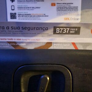 Mônica Rossi Instagram - A @voegoloficial não trata mal só os pets. Em dezembro de 2023 eu e @jorgenunes.dr fomos pra Miami pela @voegoloficial .
Vocês imaginam ficar 8 horas dentro de um avião sem ar condicionado no seu assento? E sem espaço pra esticar as pernas e se movimentar a cada duas horas, que é a recomendação em voos longos? 
E o pior, não se consegue fazer uma reclamação com alguém que consiga tentar justificar isso tudo. A gente não tem pra onde mandar um email relatando os fatos. No máximo um atendente para assuntos gerais abre um número de protocolo que , supostamente, é encaminhado ao setor responsável, só que o retorno jamais acontece. 
 @voegoloficial , a campeã brasileira de "bola fora"!

#justiça #pets #naosomoscarga #defesadoconsumidor #linhasaereas  #respeito #respeitoaospets #respeitoaopassageiro