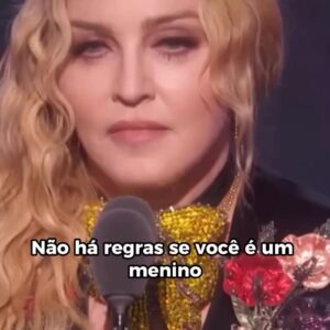 Mônica Rossi Instagram - Mais um pouco de @madonna (com a minha voz) em versão brasileira. E dessa vez é #paporeto 

Obrigada @negreirosraphael pela parceria! Só você pra fazer essas "mix the flash"!

#madonna #versaobrasileira #dublagembrasil #voiceactress #showmadonna #madonnainrio #copacabana #copacabanapalace #aiqueloucura #rj #errejota #eduardopaes #hugogloss #tricotando #ginaindelicada #divadepressao #felipetheodoro