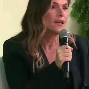 Mônica Rossi Instagram - Eu não tenho dúvida de que sou essa pessoa que jamais soube "equilibrar os pratos". Mas a maturidade me trouxe o doce deleite de ligar o "phoda-se". Ainda tenho muito que aprender, sou "xovem", mas acho que estou no caminho. E você?

Maravilhosa @ingridguimaraes 💖