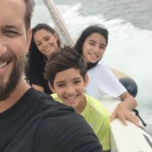 Mónica Sofia Instagram - 👨‍👩‍👧‍👧 time!
.
#Verao2022 @miafonseca_pt @kenzofonseca @rubimfonseca
