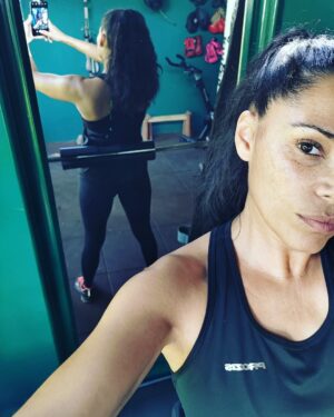 Mónica Sofia Instagram - Devemos exercitar o nosso cérebro para sermos positivos, assim como exercitamos o nosso corpo.
.
#reporenergias #foco #saude #desporto #trainning #energiapositiva