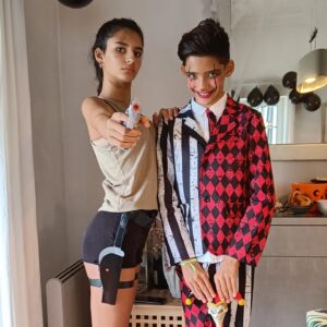 Mónica Sofia Instagram - Halloween time 🎃
@miafonseca_pt @kenzofonseca 
.
#halloween #halloweencostume #laracroft #tombrider #costume #clown #crazyclown
