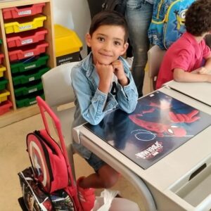 Mónica Sofia Instagram - 4 anos separam estas fotos. Cresceu tanto mas continua o meu bebé! Já vai para o 5 ano... Aí meu Deus!!!!
Um orgulho de menino... Reguila mas de coração doce! 
Que o próximo ano letivo seja de sucessos, de amizades, de conquistas. O mundo é teu e tu és o meu mundo ❤️
.
#maegalinha @kenzofonseca
