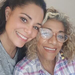 Mónica Sofia Instagram - Hoje é o dia dela! Mais uma volta ao ☀️.
Que seja um dia de luz! Amo-te muito minha mamã.
Que a vida te sorria sempre 🙏🏼❤️
.
#aniversario #mae @bilocasbarbosa