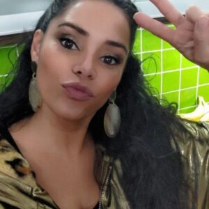 Mónica Sofia Instagram - Viva a Liberdade 🕊️
.
#25abril #liberdade #amoomeupaís #portugal🇵🇹