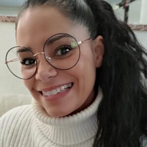 Mónica Sofia Instagram - Pois é... O tal do astigmatismo faz destas coisas!!! 🤓 Não, não é mesmo um filtro do Snapchat... 🤣
.
.
@proopticaoficial
#amaliaeyewear #prooptica #astigmatismo #eyes #glassesstyle