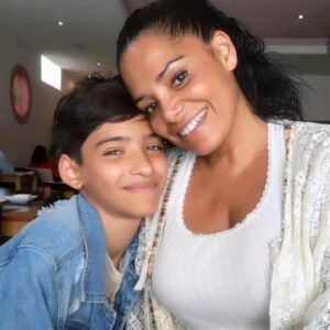 Mónica Sofia Instagram - Parabéns a nós, meu filhote! 🎉❤️ 12 e 46 primaveras... Ou melhor, verões 🥳
Juntinhos até à eternidade!!! Desejo-te sempre o melhor do mundo e que sejas sempre esse menino lindo, transparente e puro. Meu menino especial de coração bom! Amo-te muito ❤️ @kenzofonseca 
.
#aniversario #monicasofiapt #kenzofonseca #amormaior