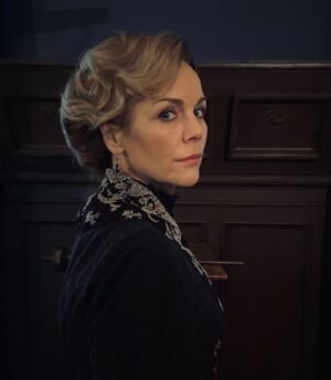 Monika Krzywkowska Instagram - Wczoraj zakończyłam niezwykłą przygodę filmową i serialową w jednym…”Pogrom 1905 Miłość i hańba” w reżyserii Michała Rogalskiego i pięknymi zdjęciami Macieja Lisieckiego.
Cztery miesiące to wystarczający czas żeby znienawidzić albo pokochać ludzi , z którymi się pracuje😉Miałam szczęście doświadczyć tego drugiego! Za co wszystkim, którzy pracowali przy tej produkcji ogromnie dziękuję… Nie warto się oglądać za siebie, ale będę wspominać ten czas jeszcze długo❤️#pogrom 1905 miłośćihańba#akson studio@agencja_bumerang @szczexus @maciejlisieckidop @karolinakordias @nowak_szymon @sonia.mietielica_official  @narlewski @przemek.stippa @polunina_da @grzegorzszypka @kam.jarosińska @maciejewska_nela @melaniagrzesiewicz @karolarzepa @paula.coelho.stepczyńska @ada_szczepaniak @piotr_siwek @grzegorzmalecki1 @krzysiek_wach @karolinaakordass  @alinajanerka @martamajakdabrowskasfx @wanda kowalska @martabreczko @nenanevermore @koktown @rystokkasia @aksonstudio …
Nie sposób wymieć tych wszystkich wspaniałych ludzi🙏….❤️❤️❤️❤️