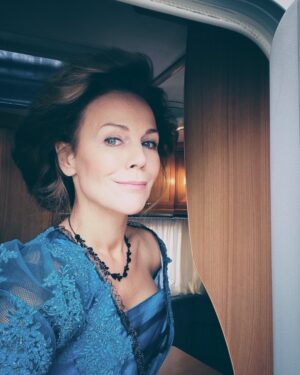 Monika Krzywkowska Instagram - 🎬Zamykam bo zimno… Dobrego dnia tym, co w pracy i tym co w domu😉🙂 Pogrom 1905 Miłość i hańba#akson studio#agencja_bumerang