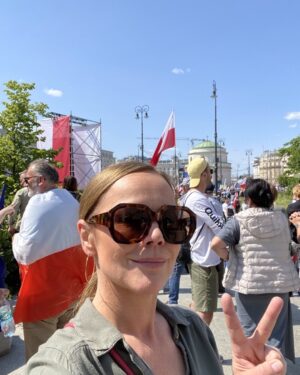 Monika Krzywkowska Instagram - Jest nadzieja…☀️#mamy dość#demokracja🇵🇱🇵🇱