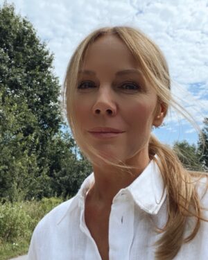 Monika Krzywkowska Instagram - Słońce, na które się wcale nie zanosiło…
Przerwa i spacer z planu przez wieś😉( Brzozówka ) taka namiastka wakacji.
Love my job z wyjątkiem 5.00 nad ranem kiedy dzwoni budzik😁🎬
Pozdrawiam tych co na i tych co po- wakacjach☀️☀️☀️☀️☀️☀️☀️☀️ #agencja_bumerang i