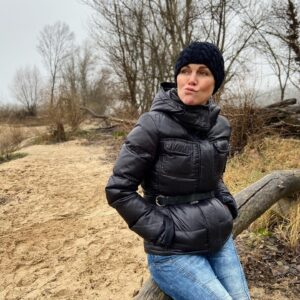 Monika Krzywkowska Instagram - Spacer na odludziu😉 Życzę sobie i wszystkim spacerów bez masek, bez pandemii w Nowym Roku , planów i dobrej energii żeby je wcielić w życie💪