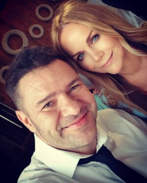 Monika Krzywkowska Instagram - Selfiak z planu🎬😉39ipół#TVN...praca od świtu a gęba zadowolona😁