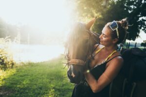 Monique Ganderton Instagram - The most awesome way to kick off Bday week! Camping with some of the most awesome ladies and the ponies! Everyone survived and I’m so grateful for these kinds of adventures. Itching to head out for a longer one! 🙌🔥🐴 Thanks @badbeard for some snaps of us!