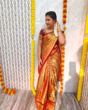 Monisha Vijay Instagram - 🤎🍂
Saree draping and hairdressing by @prabavathi_madhu
.
.
#ethirneechalserial #ethirneechal #suntv #ethirneechalonsuntv #suntvserial #saree #postoftheday #sareefashion #instagood #instasaree #instafashion #dharshini #monishavijay #instapost