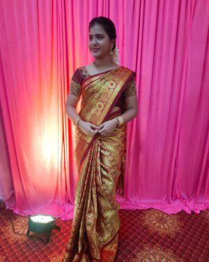 Monisha Vijay Instagram - 🤎🍂
Saree draping and hairdressing by @prabavathi_madhu
.
.
#ethirneechalserial #ethirneechal #suntv #ethirneechalonsuntv #suntvserial #saree #postoftheday #sareefashion #instagood #instasaree #instafashion #dharshini #monishavijay #instapost