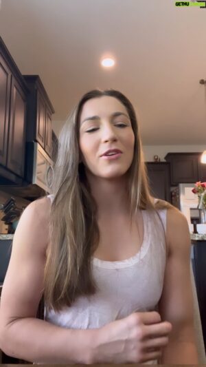 Montana De La Rosa Instagram - @mybookie_mma Big fights tonight out in Australia. Who are you guys going for? Either way put those picks in, hit that link in my bio, for mybookie.ag and don’t forget to use my code #ROSA ❤️