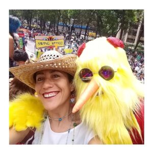 Montserrat Marañon Instagram - #tbt Aquí con una amiga en un pride.
#alaonealatwo #síquesí