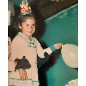 Montserrat Marañon Instagram - Cumplí 5 años y me creía muchísimo.
Feliz día de la niña y el niño.