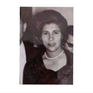 Montserrat Marañon Instagram - Hace 90 años nació  mi mamá. Hace 29 años se fue y se le sigue celebrando y honrando.  Feliz no cumpleaños Susana, pura gratitud y amor para ti. 🖤🖤🖤
