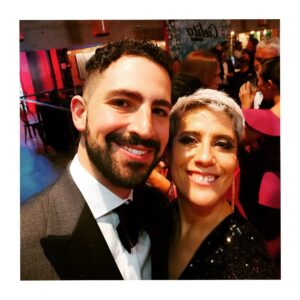 Montserrat Marañon Instagram - ¿Y cómo te la pasaste en @losmetromx ?
Llegué con mi Flaquita  y desde que llegamos empezamos el jajaja. No paramos de abrazar a gente que amamos y fue muy emocionante reencontrarnos después de un año tan duro. Fue precioso celebrar y admirar el talento de tanta gente tan chipocluda. 
Qué bonito es el Teatro, qué bonita familia. 
Gracias @escenosergio
@garza_alardin_mariana  por invitarnos a su fiesta  taaaan perfecta y divertida!!! 
Me faltaron fotos de muchos amores, pero aquí hay una probadita.
@yuririadelvalle  @alanestrada @alonso_i @reginablandon @albertanoficial @elmacacoficial @laleonaconchi @mariapenella @oswoferrer @diegodelriog