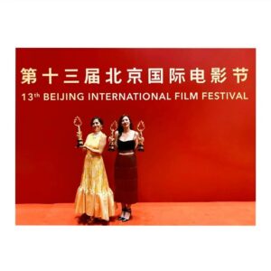 Montserrat Marañon Instagram - China me sorprendió con un montón de cosas increíbles y una de las más lindas fue recibir el Premio de Mejor Actriz de Reparto por "Tótem" de Lila Avilés . Un gran reconocimiento del Festival Internacional de Cine de Beijing. 
El éxito de un personaje depende de un montón de gente. Desde el casting hasta todo el equipo de filmación , actrices, actores, vestuario, muchas personas que están incluidas en este premio, así que GRACIAS a toda la banda Totémica , pero sobretodo GRACIAS a mi Directora @lilaaviles quien fue precisa, amorosa, divertida y además se llevó el Premio Tiantan por Mejor Dirección .🎉🎊🎉🎊
Mucha felicidad!!!

Para tremendo momento , el vestidazo es de @benitosantosoficial
Y mi latino stylist es @jammeszavala20 

Orgullosamente talento @jerryml1

De China para MEEEÉXICO !!! 🇲🇽🇲🇽❤️❤️